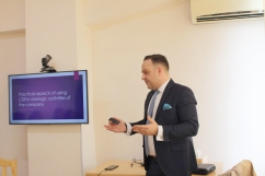 An highly professional expert in logistics from WSB University in Warsaw is delivering lectures for ISEC students