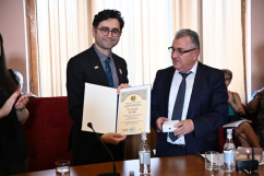 Лауреату Нобелевской премии, выдающемуся американскому ученому армянского происхождения Артему Патапутяну был вручен диплом почетного члена НАН РА
