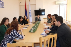 ԳԿՄԿ տնօրեն Ա.Սարգսյանը հավաստագրեր հանձնեց Կենտրոնի ակտիվ ուսանողներին