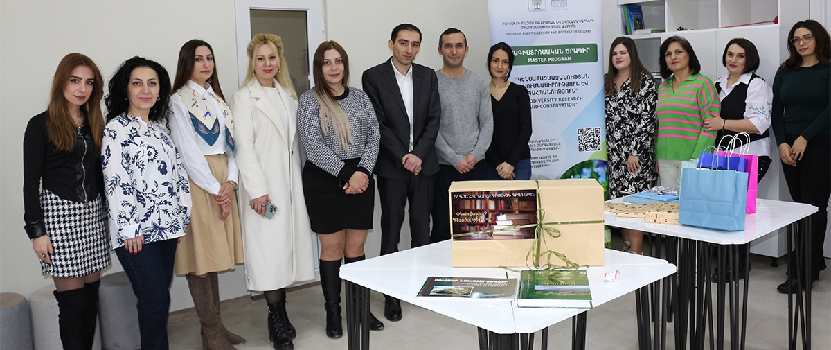 Mutual Book-gifting between the ISEC NAS RA and the Fundamental Scientific Library of the NAS RA